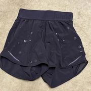 Lululemon hotty hot 4 inch logo shorts