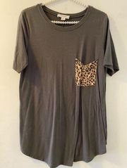 Zenana Sz Large oversized t-shirt with leopard pocket