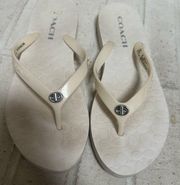 Abbigail Flip Flops Turnlock Logo White Thong Sandals Size 7/8