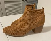 NWT | Qupid women’s tan mesh boots — size 8