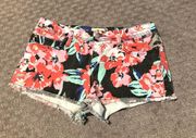 Roxy NWOT  floral denim shorts. Sz 28/7 (juniors)