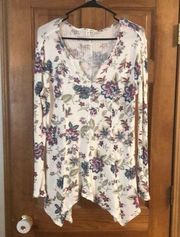 𝅺SEVEN 7 floral top size medium.