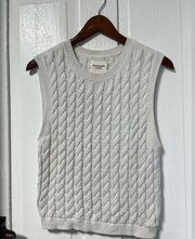 Abercrombie & Fitch cable knit sweater vest size medium