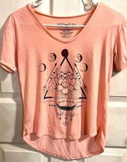 FIFTH SUN cute causal classy tshirt w/ hippie type phrase on it