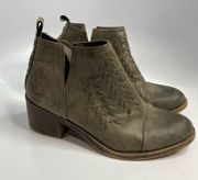 Billabong faux leather ankle boots size 7