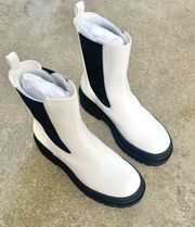 NEW Good American Platform Chelsea Boot in White Leather Size 9