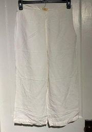 Women’s Limited White Capri Pants. Size 8.