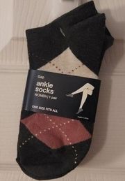 Gap NWT  Women's Gray Pink Argyle Ankle Socks One Size Fits All