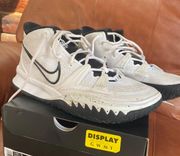 Kyrie 7 TB Black and White. Women’s 11