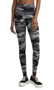 NWT  Camouflage Camo Leggings Gray Black S