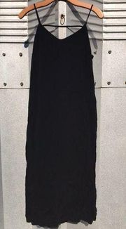 Monteau black dress with a slit at the front L