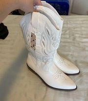 NWT White cowgirl boots