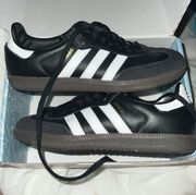 Black & White  Sambas