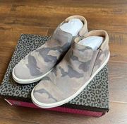 camo ankle booties women size 6.5