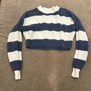 Hollister  cropped sweater. Crew neck long sleeve. Color- navy/white. Size- XS