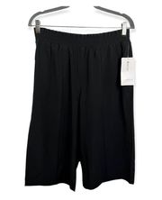 Savannah Bermuda Short Black NWT Women's Medium