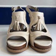 Hinge Ivory Leather Tassel Platform Slingback Shoes Size 10