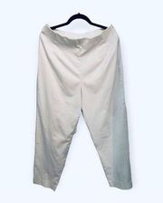 Women’s white Briggs New York ankle pant with hidden side zipper.