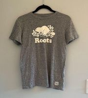 Women’s grey roots Canada logo T shirt size xs