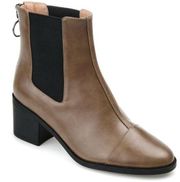 Journee Collection Nigella Chelsea style ankle boots Size 8.5    B84