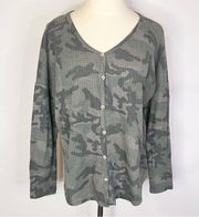 BKE // THE BUCKLE Women’s Green Camo Waffle Knit Button Up Top Medium