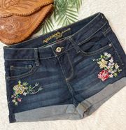 | Juniors (3) Embroidered Floral Denim Shorts M168