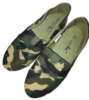 Just be camouflage canvas slip on shoes