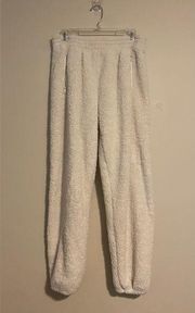 Aerie EUC OFFLINE By  Cool White Fluffy Sherpa Jogger size medium *sold out*