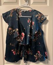 Absolutely Gorgeous Floral 100% Silk Ladies Blouse Ties in the Front Size M