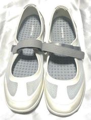 Lands End Women’s canvas Velcro fastened shoe. Size 10