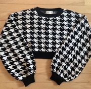 Altar’d State Black and White Houndstooth Sweater Size: XS