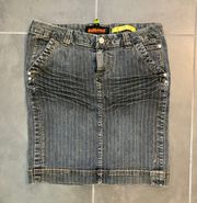 Like new  denim skirt. Mint! Sz 7 (juniors) or 4-6 women’s