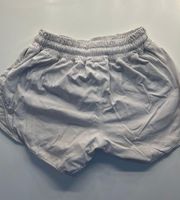 Lululemon hotty hot shorts in white size 2 - 4”