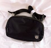 Everywhere Belt Bag Black 1L