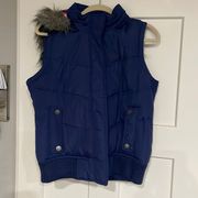 Puffer vest with hood