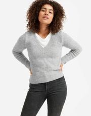 Everlane Teddy Boucle V Neck Sweater in Grey
Size small