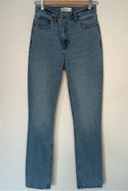Abercrombie & Fitch Curve Love The ‘90s Slim Straight Ultra High Rise jeans 4/27