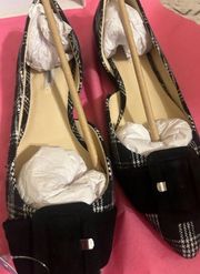 Black and white pointy tie flats