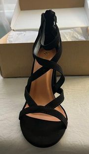 Black strappy heels nwb