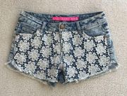 TINSELTOWN SIZE 2 LACE DENIM SHORTS