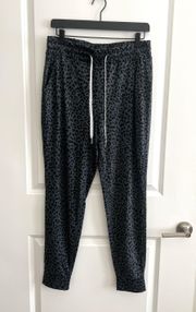 joggers - Size Medium