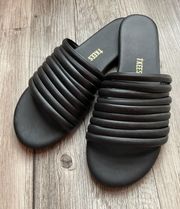 Caro Slide Size 7