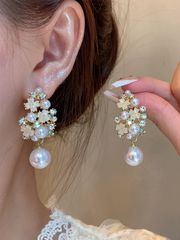 Elegant imitation Pearl Drop Earrings with Rhinestone and Floral Accents new