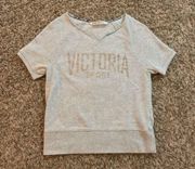 Victoria Sport v neck top