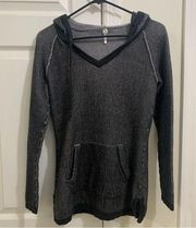 Margaret O’Leary Grey and Black V-Neck Pullover Sweater Hoodie Size Small