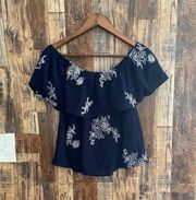 Off the shoulder flower top blue w embroidered flowers size M Q25