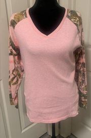 🌸4 for $25🌸 Cabela’s Ladies Camo V-Neck Shirt