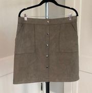 Versona size large soft suede like skirt with pockets