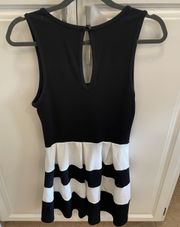 NWT  Mini Dress White & Black Sleeveless v-neck