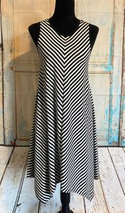 Mossimo Women’s Black & White Sleeveless Striped Shark Bite Dress Size Small